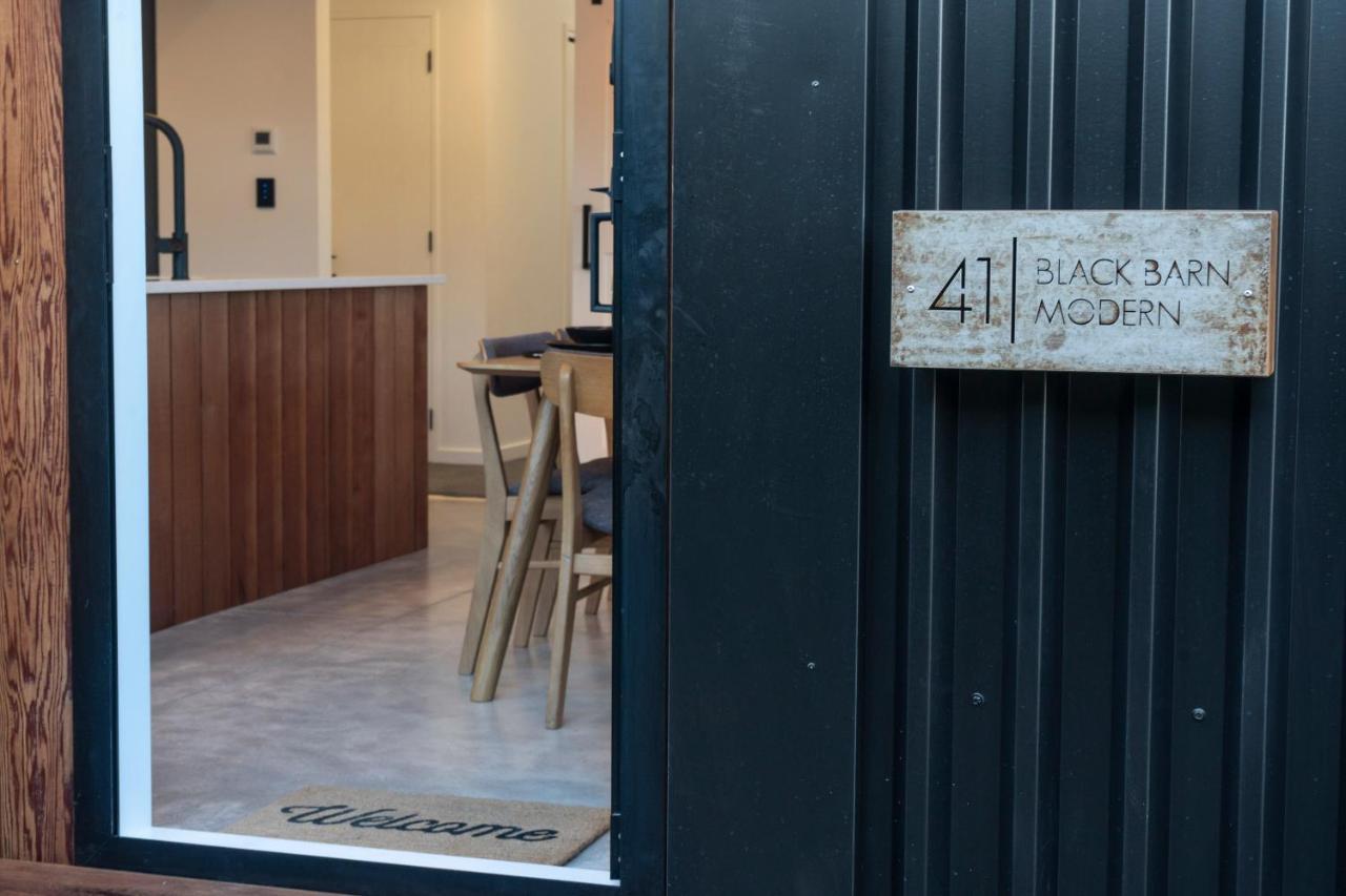 Black Barn Modern: Luxe Martinborough Escape Dış mekan fotoğraf