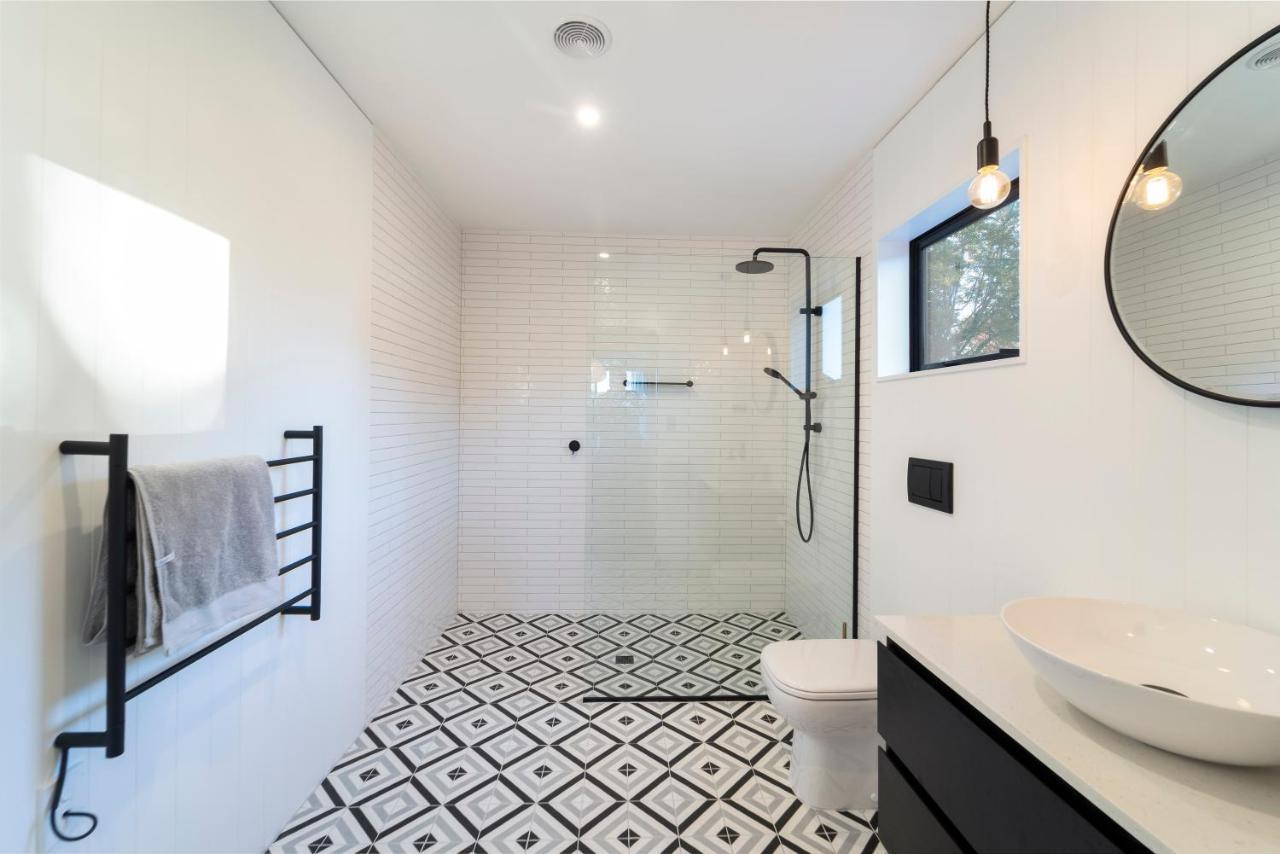 Black Barn Modern: Luxe Martinborough Escape Dış mekan fotoğraf