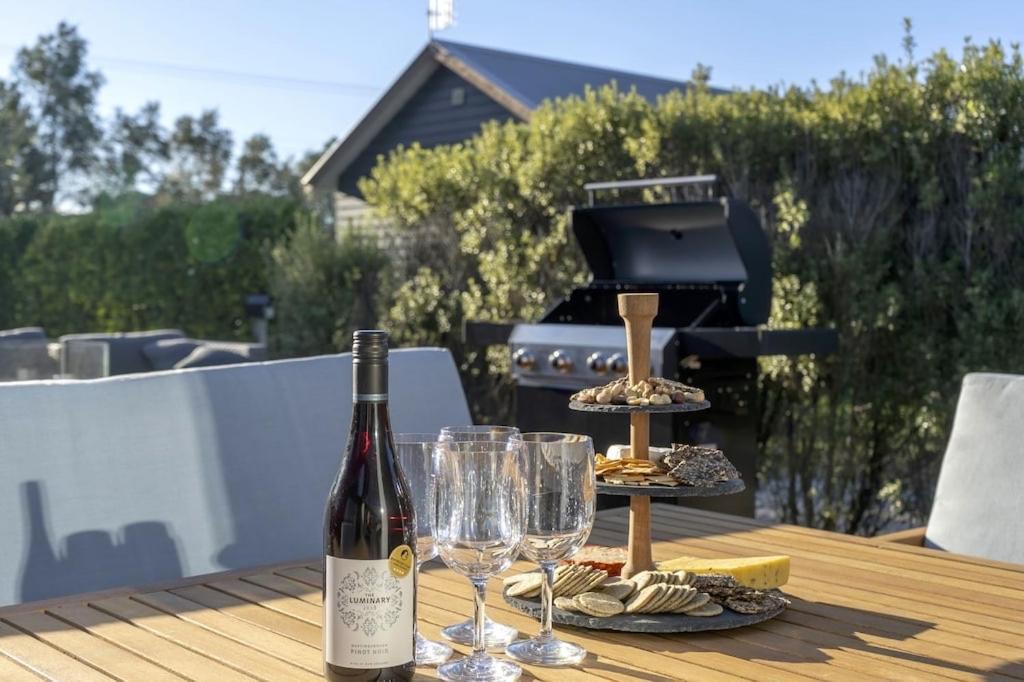 Black Barn Modern: Luxe Martinborough Escape Dış mekan fotoğraf